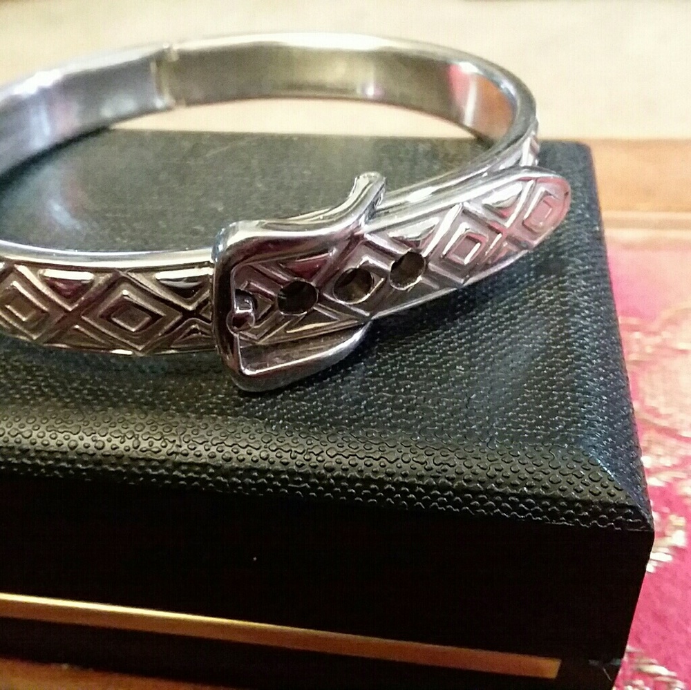 Belt buckle bracelet